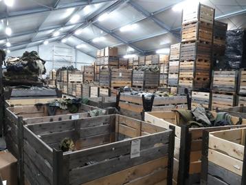 Military wholesale palletboxen backpacks slaapzakken en meer beschikbaar voor biedingen