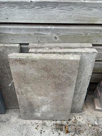Betontegels rechthoekig beschikbaar voor biedingen