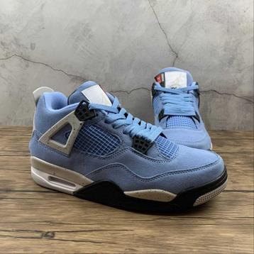 Air Jordan 4 Retro University Blue beschikbaar voor biedingen