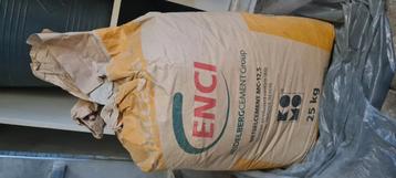 Metselcement, bijna volle zak beschikbaar voor biedingen