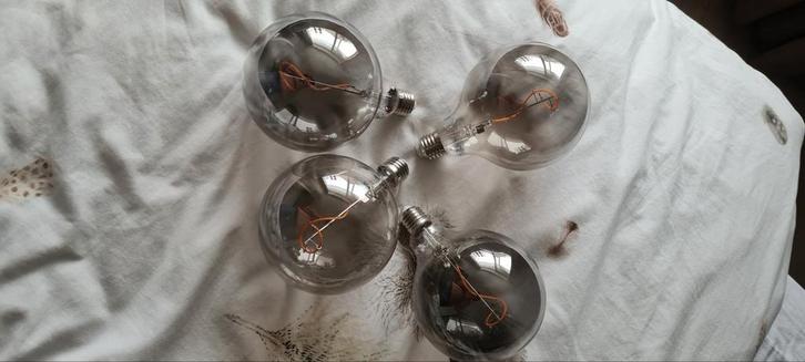 4x IKEA LED Lampen E27 Grijs Rookglas - Warm Licht, Huis en Inrichting, Lampen | Losse lampen, Gebruikt, Led-lamp, Minder dan 30 watt