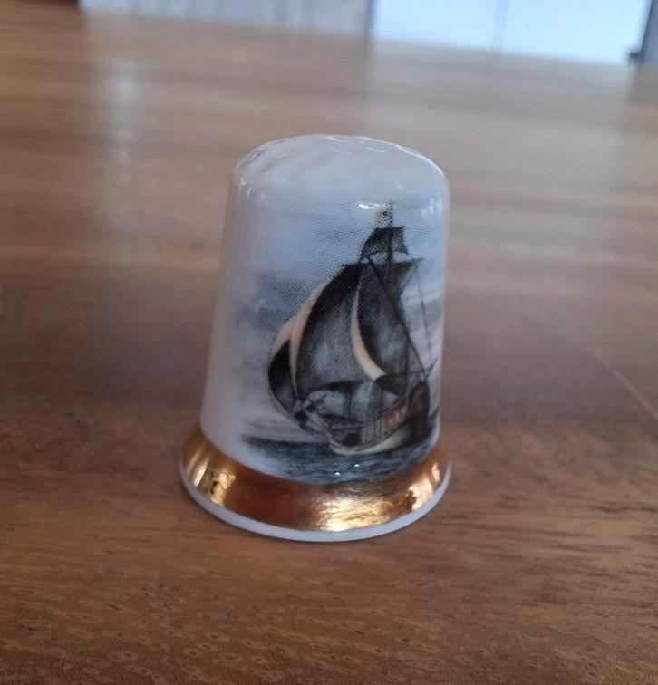 Vingerhoedje Columbus, Verzamelen, Vingerhoedjes, Nieuw, Porselein, Ophalen of Verzenden