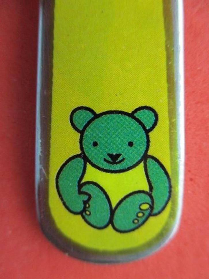 (KB4640) Kinderbestek Geel met beertje kleine lepel, Kinderen en Baby's, Overige Kinderen en Baby's, Gebruikt, Ophalen of Verzenden