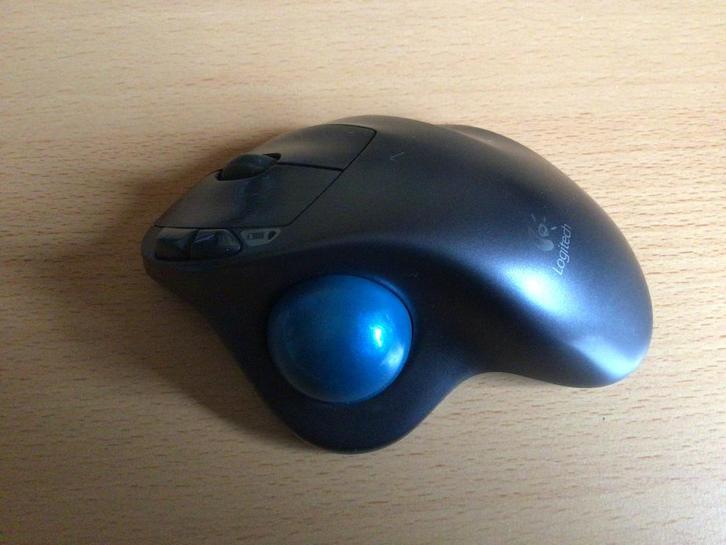 Logitech Trackball Mouse. Type M570 met USB., Computers en Software, Muizen, Zo goed als nieuw, Muis, Rechtshandig, Draadloos