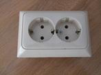 Stopcontact dubbel halfopbouw, Doe-het-zelf en Verbouw, Elektra en Kabels, Ophalen of Verzenden, Nieuw, Stopcontact