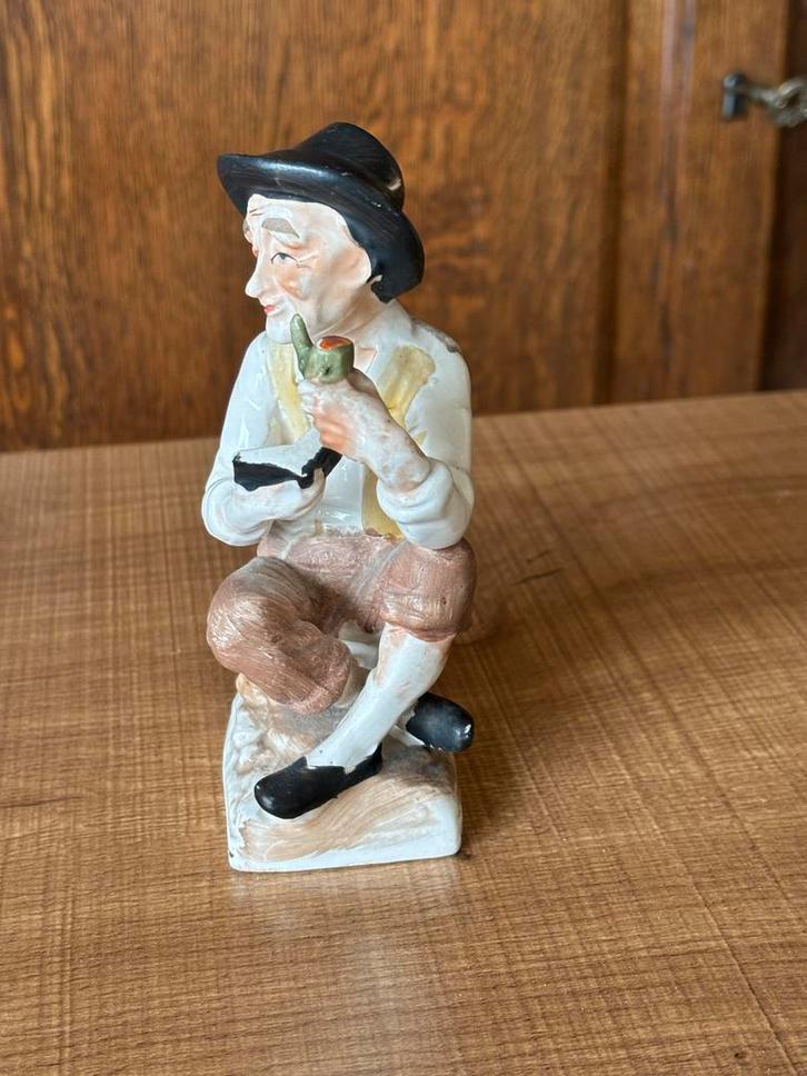 Vintage Porseleinen Beeldje Lezende Man, Antiek en Kunst, Kunst | Beelden en Houtsnijwerken, Ophalen of Verzenden