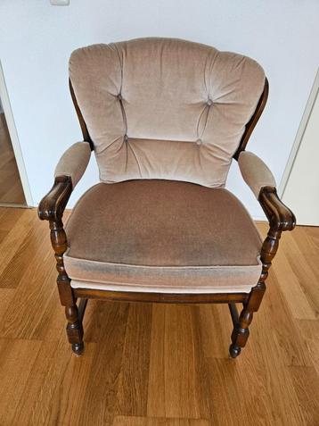 Gratis: houten stoel bekleed beschikbaar voor biedingen