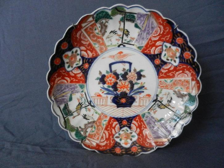 Grote Imari Japanse schotel met bloemdecor ca 1900 28,2 cm, Antiek en Kunst, Antiek | Keramiek en Aardewerk, Ophalen of Verzenden