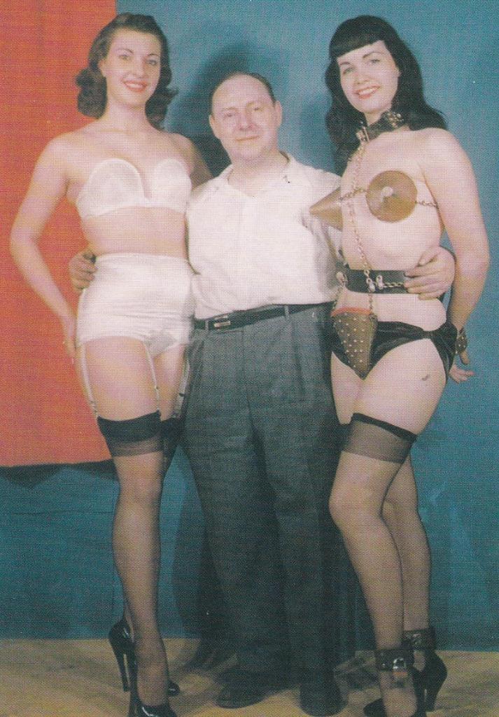 Betty Page & Irving Klaw & Unknow stripper - modellenkaart, Verzamelen, Ansichtkaarten | Themakaarten, Ongelopen, 1960 tot 1980