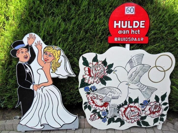 60 Huwelijk, feestborden witte bruidsduiven + bruidspaar, Hobby en Vrije tijd, Feestartikelen | Verhuur, Nieuw, Geboorte of Huwelijk