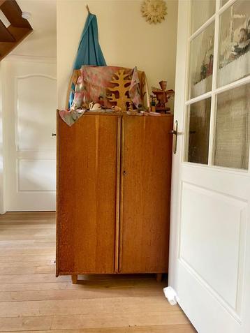 Mid century vintage design kastje beschikbaar voor biedingen