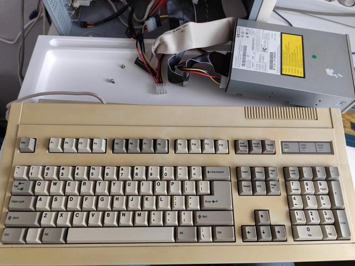 Monterey K104 clicky mechanisch DIN toetsenbord Alps white, Computers en Software, Vintage Computers, Ophalen of Verzenden