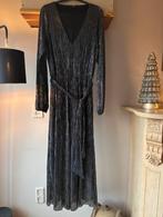 Mooie zwarte jurk met subtiele glitter in maat 36, Kleding | Dames, Jumpsuits, Verzenden, Zwart, Zo goed als nieuw, Maat 36 (S)
