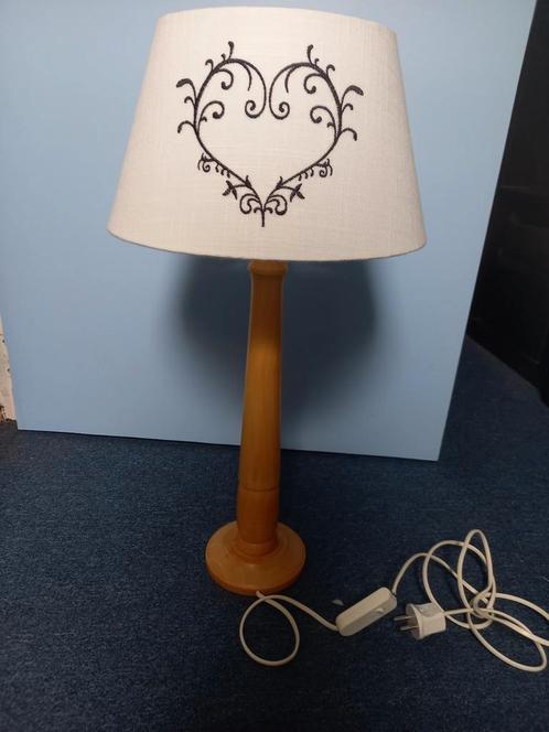 Een leuke tafellamp, Huis en Inrichting, Lampen | Tafellampen, Gebruikt, Minder dan 50 cm, Ophalen of Verzenden