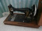 naaimachine antiek Veritas met houten kap retro, Ophalen