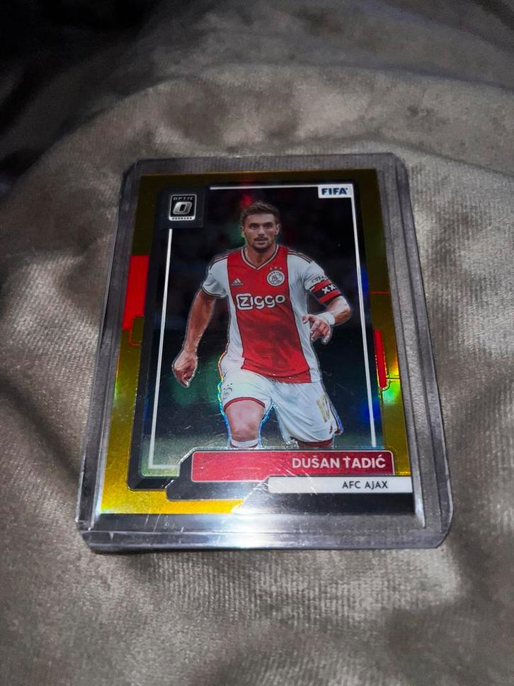 Panini Select 22/23 – Dušan Tadić Gold Optic /10 – Ajax, Verzamelen, Sportartikelen en Voetbal, Nieuw, Poster, Plaatje of Sticker