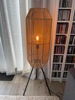 Kwantum Gaia Vloerlamp Naturel - Zo Goed Als Nieuw, Huis en Inrichting, Lampen | Vloerlampen, Ophalen, Zo goed als nieuw, Metaal
