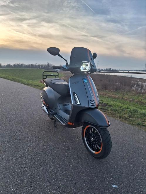 Vespa sprint bromscooter, Fietsen en Brommers, Scooters | Vespa, Gebruikt, Maximaal 45 km/u, Benzine, Ophalen