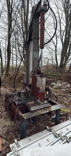 Zware houtklover, Ophalen, Zo goed als nieuw, Liggend