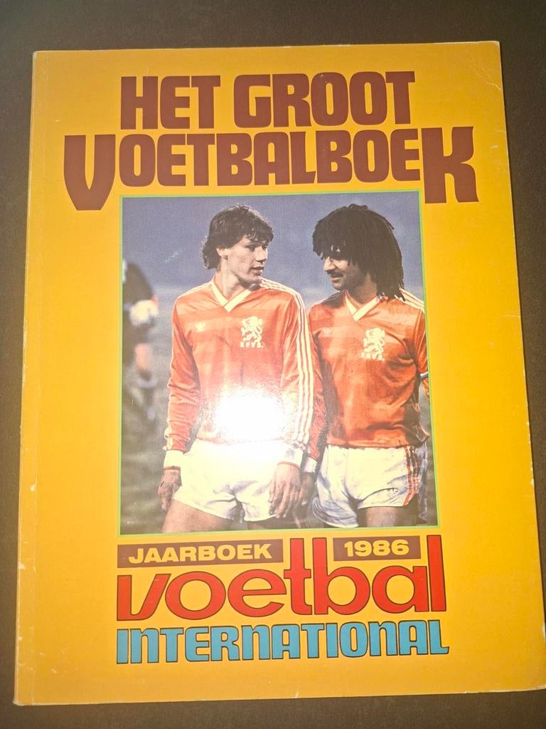 Het Groot Voetbalboek Jaarboek 1986, Ophalen of Verzenden, Gelezen, Voetbal International, Balsport