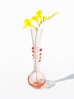 Vaasje met swirl, zalm roze glas, Vintage, Verzenden