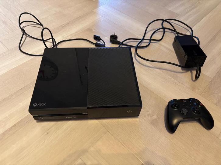 Xbox One, Spelcomputers en Games, Spelcomputers | Xbox One, Gebruikt, Xbox One, 500 GB, Met 1 controller, Ophalen of Verzenden