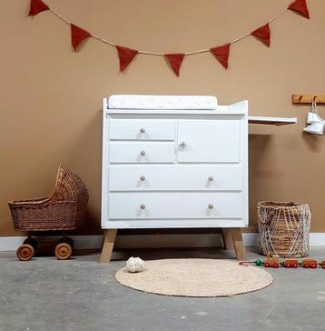 Vintage commode in de grondverf – kleur naar wens beschikbaar voor biedingen