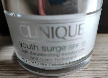 Clinique Youth Surge age decelarating moisturizer spf 15