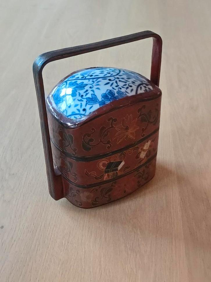 Antieke Chinese rode lak lunchbox voor bruiloften met porsel, Antiek en Kunst, Antiek | Woonaccessoires, Ophalen of Verzenden