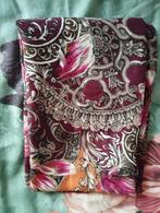 Hoofddoek / Sjaal / omslagdoek bloemen - 115 cm x115 cm, Kleding | Dames, Overige Dameskleding, Ophalen of Verzenden, Zo goed als nieuw