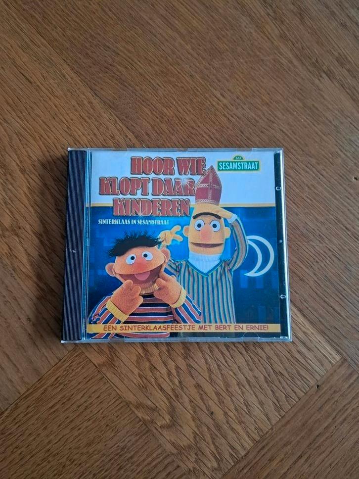 Hoor wie klopt daar kinderen.  Sinterklaas in Sesamstraat, Cd's en Dvd's, Cd's | Kinderen en Jeugd, Zo goed als nieuw, Muziek