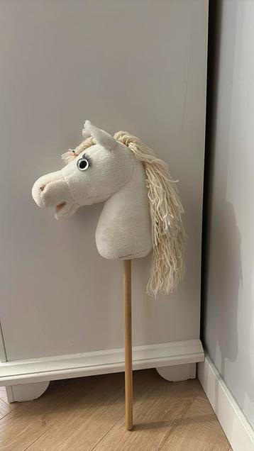 Mooi stokpaardje beschikbaar voor biedingen