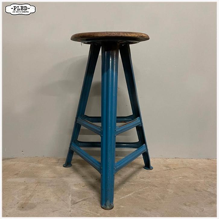 Hoge Industriele kruk, Rowac stijl - Bauhaus - DDR, Huis en Inrichting, Krukjes, Gebruikt, Hout, Ophalen