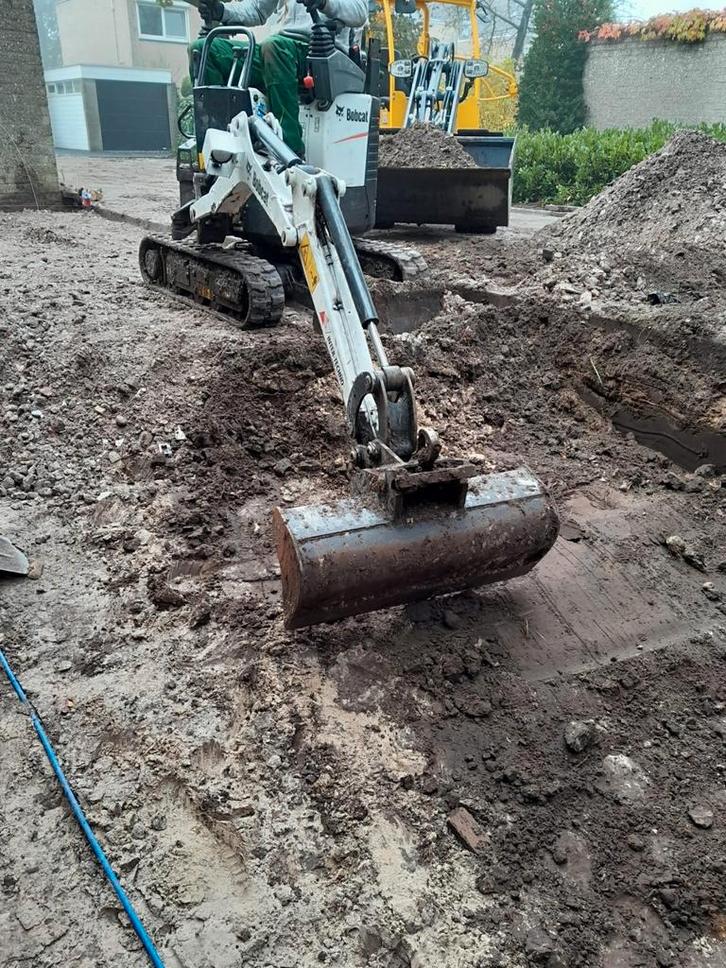 Minigraver huren – inclusief zand, grond & containers, Zakelijke goederen, Machines en Bouw | Kranen en Graafmachines, Graafmachine