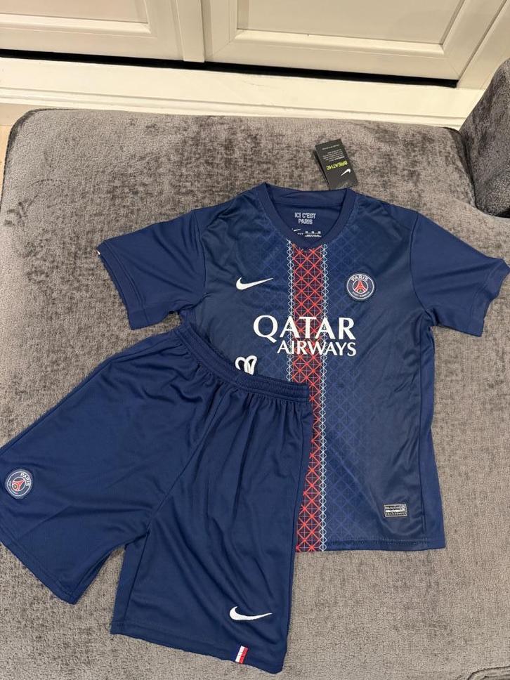 Nieuwe PSG tenue, Sport en Fitness, Voetbal, Nieuw, Shirt, Maat XS of kleiner, Ophalen of Verzenden