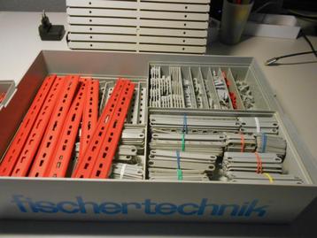 Fischer Technik 1000 Box vol met Statika onderdelen. beschikbaar voor biedingen
