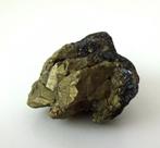 Mineraal pyriet met goudachtige glans kubusstructuur 3246-m, Verzamelen, Mineralen en Fossielen, Ophalen of Verzenden, Mineraal