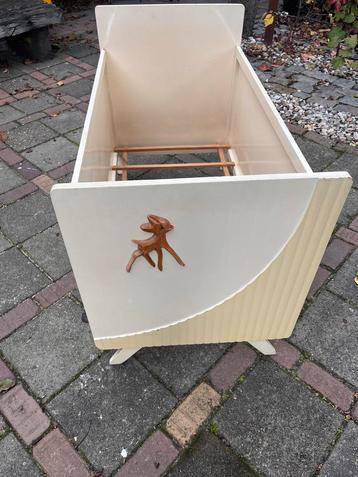 Vintage Houten Wieg met Hert beschikbaar voor biedingen