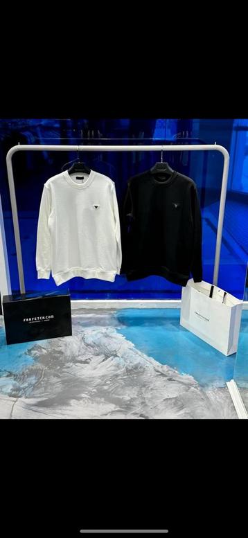Partij merkkleding nieuwste collectie beschikbaar voor biedingen