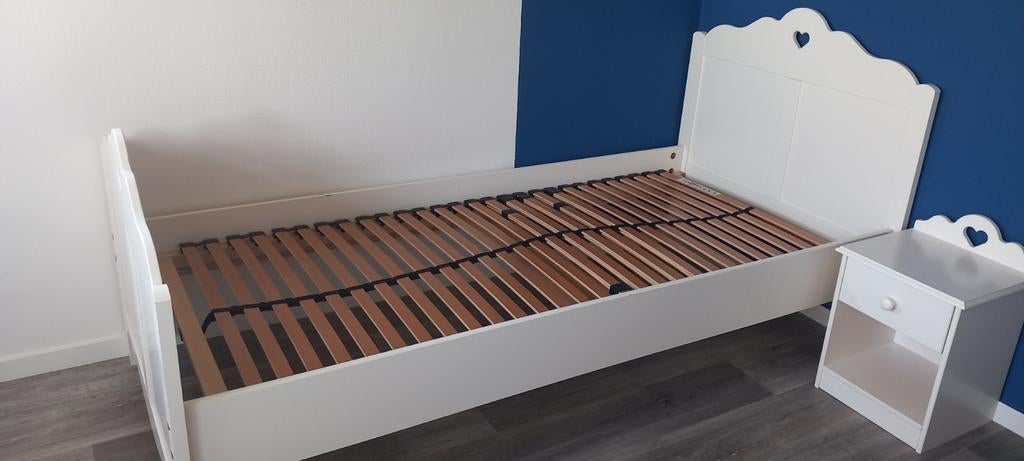 Wit bed 90x200, lattenbodem en wit nachtkastje, Ophalen of Verzenden, Gebruikt, 180 cm of meer, 85 tot 100 cm