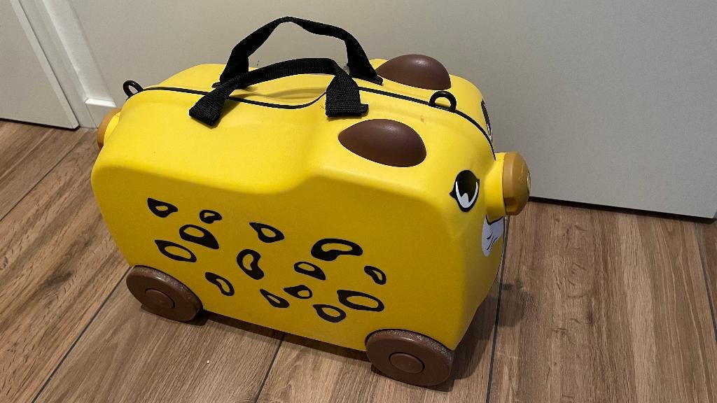 Leuke kinder reiskoffer op wielen, Sieraden, Tassen en Uiterlijk, Koffers, Gebruikt, Hard kunststof, Minder dan 50 cm, Minder dan 35 cm