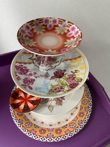 Handgemaakte Vintage Borden Etagère beschikbaar voor biedingen