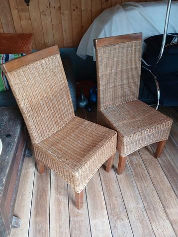 Gratis 2 rotan stoelen   beschikbaar voor biedingen