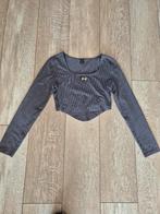 Shein crop shirtje. Maat S. Grijs. Met embleem., Kleding | Dames, Tops, Ophalen, Lange mouw, Maat 36 (S), Grijs
