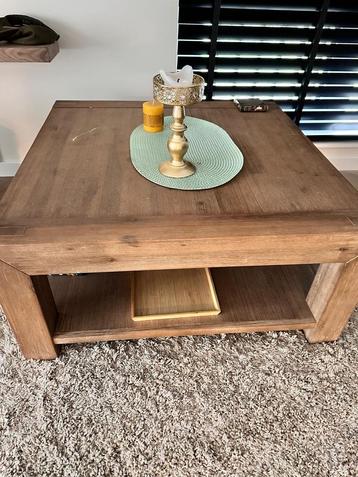 Houten salon tafel  beschikbaar voor biedingen