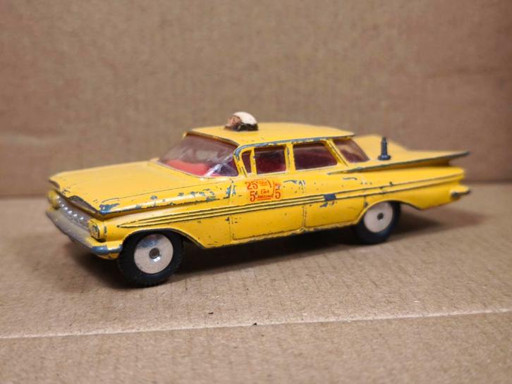 Corgi Toys Chevrolet Impala Taxi Cab #221, Hobby en Vrije tijd, Modelauto's | 1:18, Gebruikt, Auto, Overige merken, Ophalen