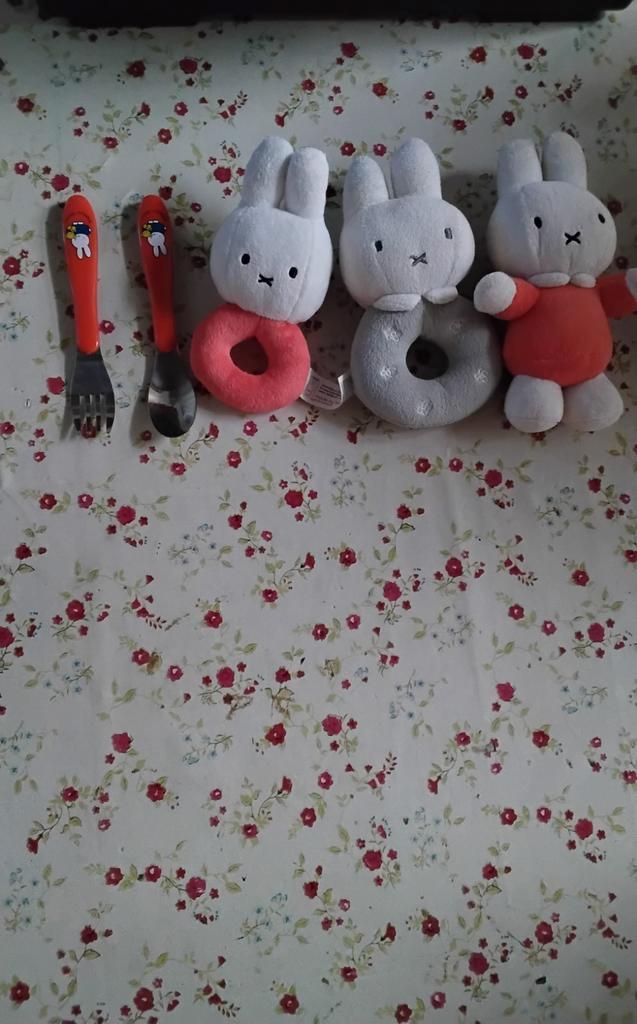 Dick bruna nijntje kinderbestek met baby rammelaars, Kinderen en Baby's, Speelgoed | Knuffels en Pluche, Zo goed als nieuw, Konijn