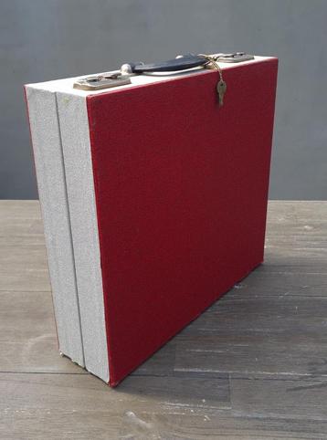 Vintage platen / elpeekoffer met goedwerkende slotjes beschikbaar voor biedingen