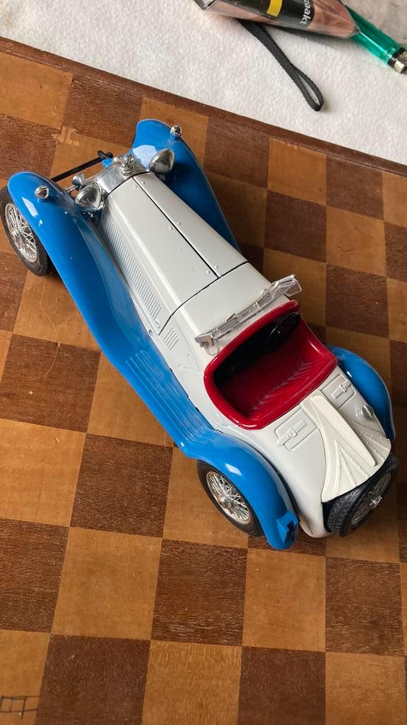 Alfa Romeo 8C 2300 Spider Touring 1932. (1:18). Burago.Italy, Hobby en Vrije tijd, Modelauto's | 1:18, Zo goed als nieuw, Auto