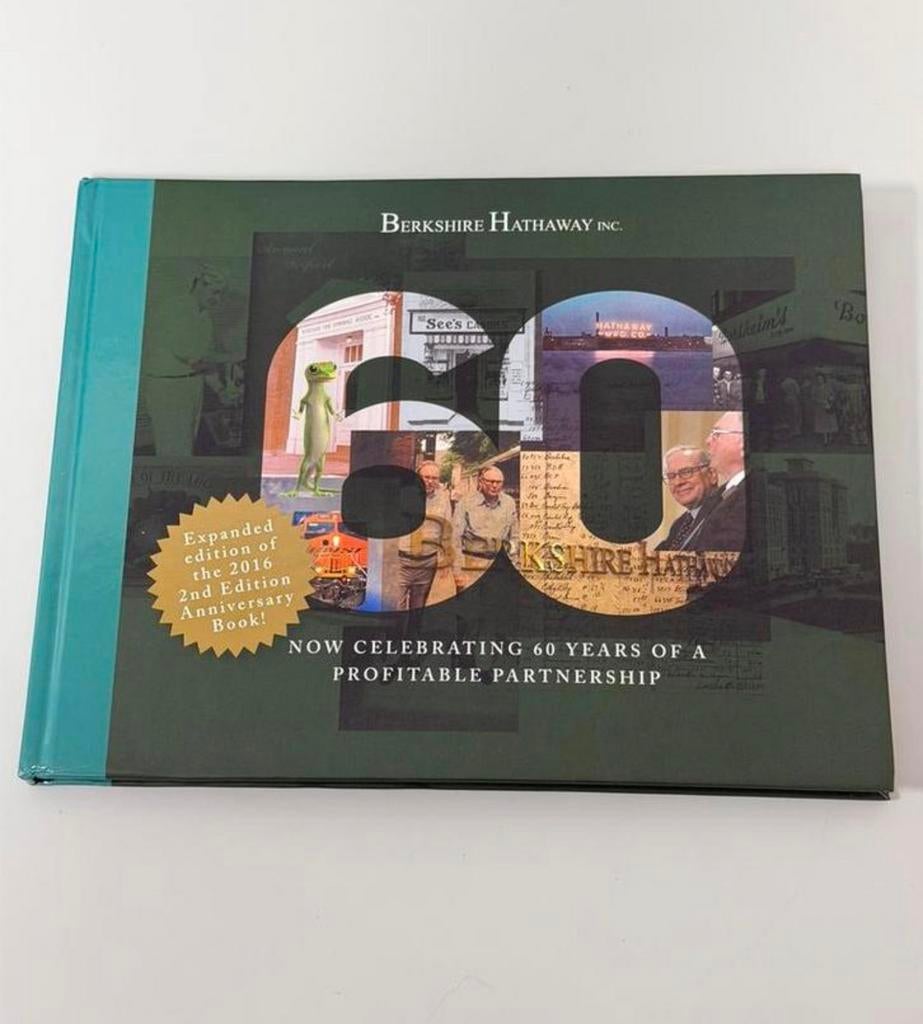 Berkshire Hathaway 60 Years Anniversary Book Warren Buffett, Ophalen of Verzenden, Nieuw, Economie en Marketing